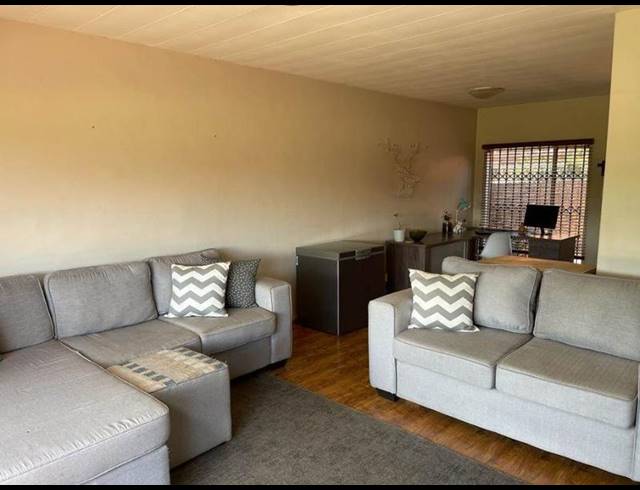 2 BEDROOM TOWNHOUSE FOR SALE IN PIERRE VAN RYNEVELD